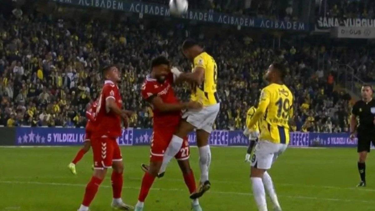 Fenerbahçe – Sivasspor maçının tartışmalı pozisyonlarını hakem eleştirmenleri yorumladı