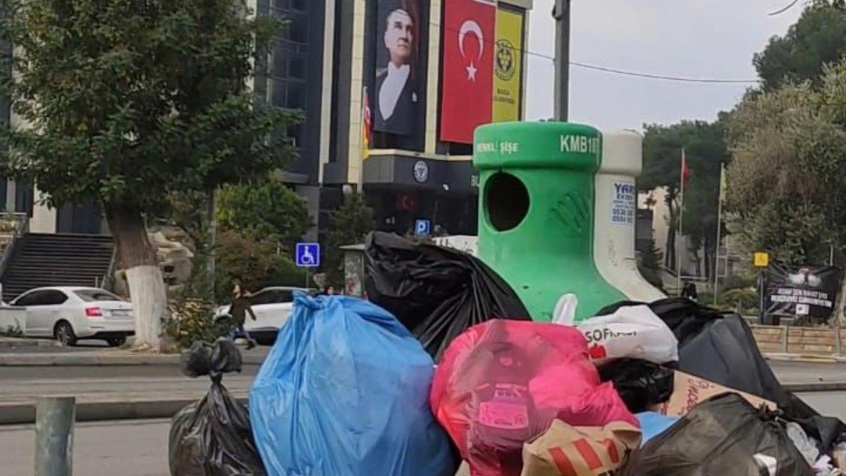 İzmir Buca’da sokaklar çöp yığınlarıyla doldu