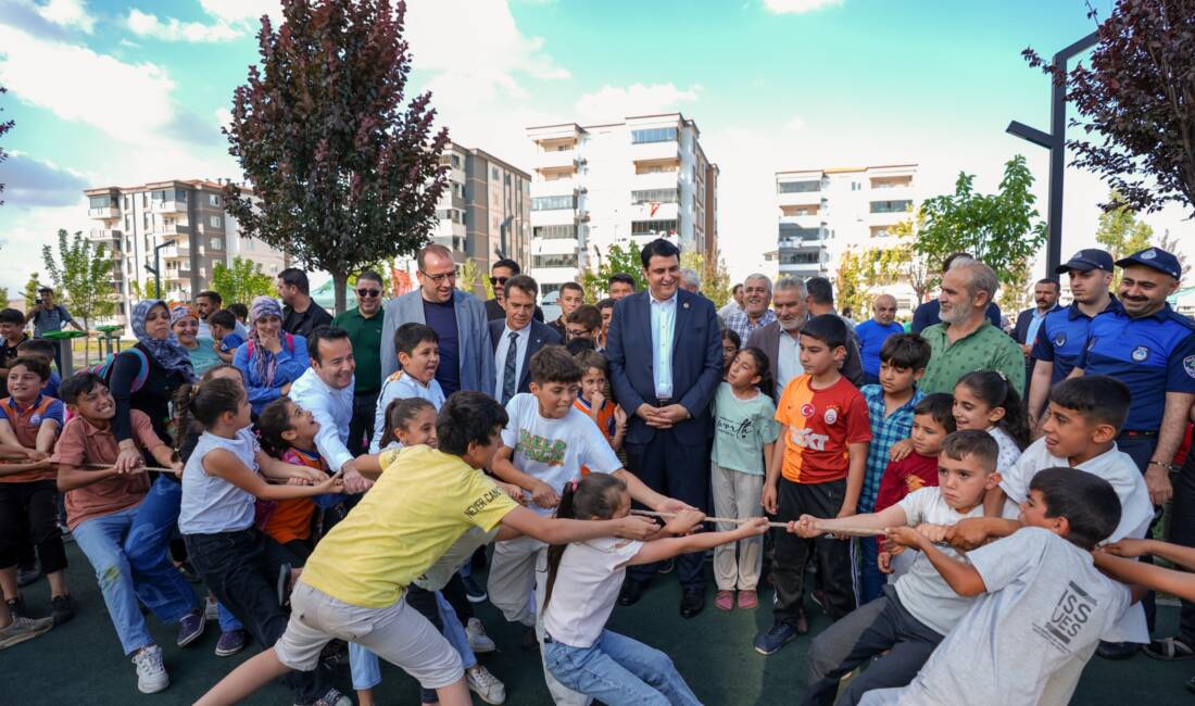 YUSUF BOZYİĞİT-ŞEHİTKAMİL/TEKHA   ŞEHİTKAMİL’DE YEŞİL ALANLAR ARTIYOR Şehitkamil Belediye Başkanı