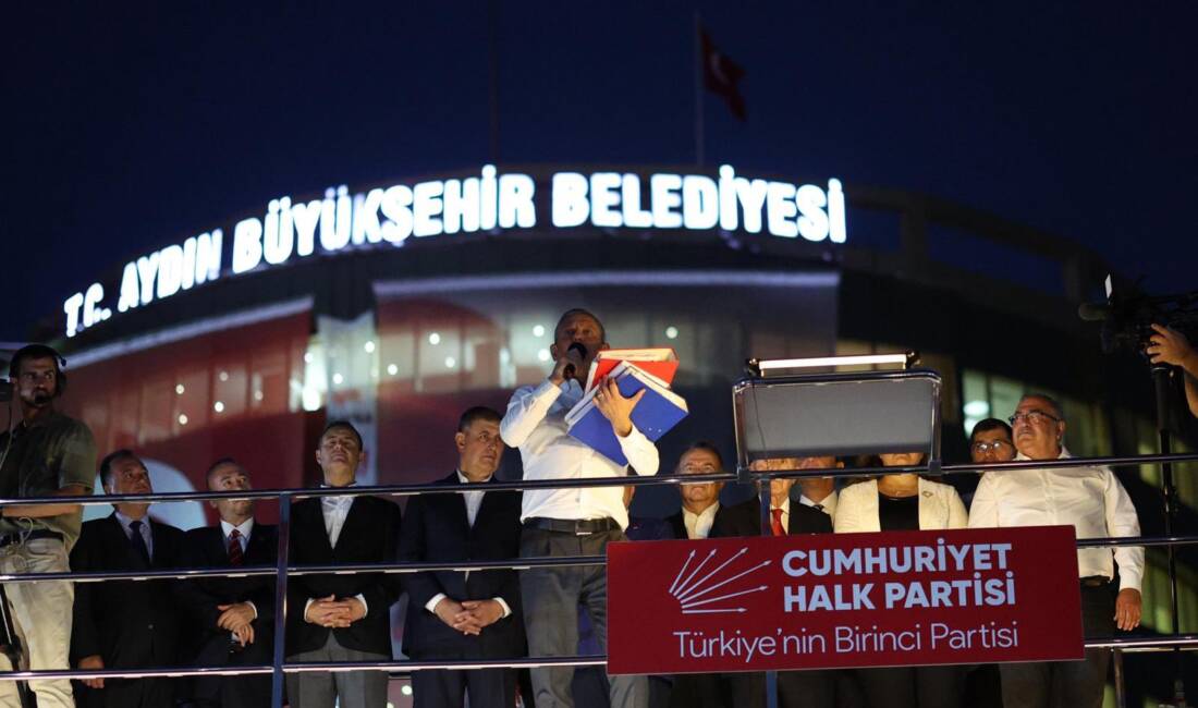 AYDIN / TEKHA Aydın’da düzenlenen “Millet İradesine Sahip Çıkıyor” mitinginde