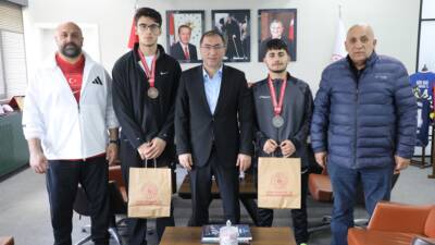 Servet ARSLAN/AĞRI/TEKHA Bursa’da düzenlenen Genç Erkekler ve Kadınlar Türkiye Ferdi