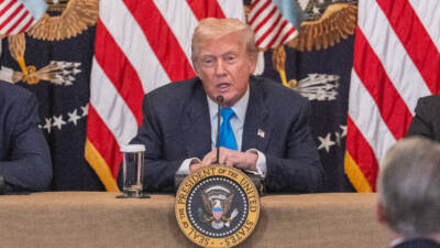 ABD Başkanı Donald Trump, İran’ın Hürmüz Boğazı’nı yeniden kapatma kararına