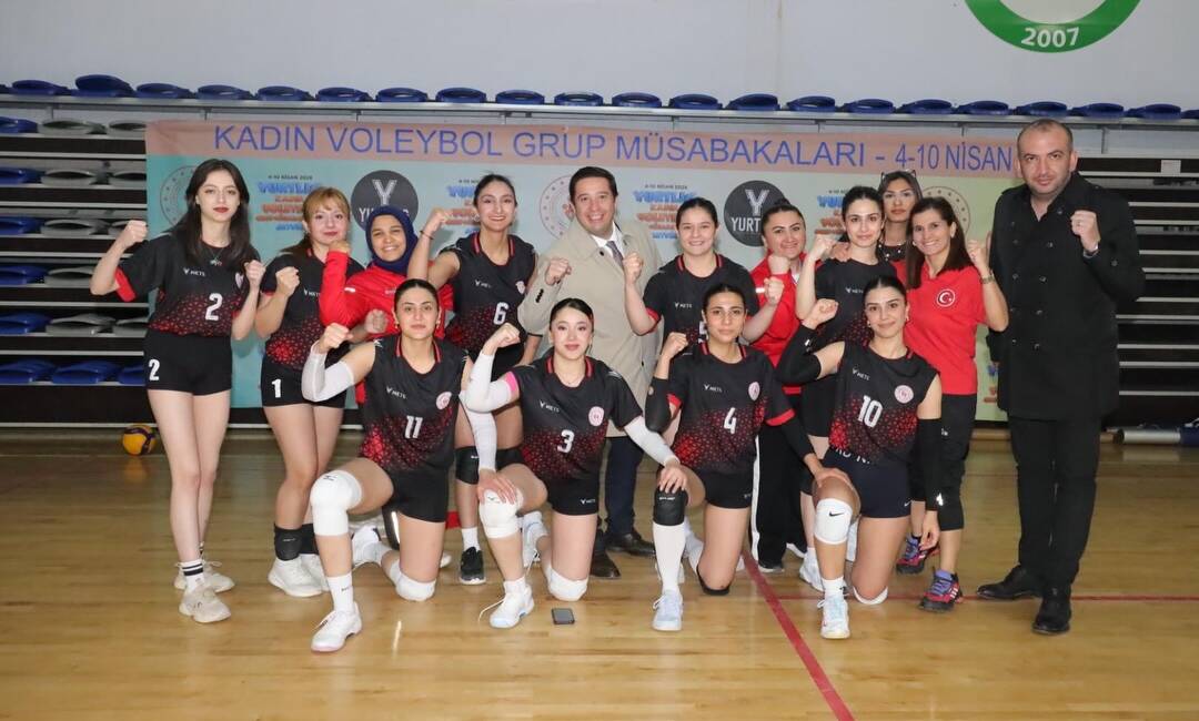 CEM DAŞDELEN –TEKHA/KARS YURTLİG Voleybol Grup Müsabakaları’nda mücadele eden Kars
