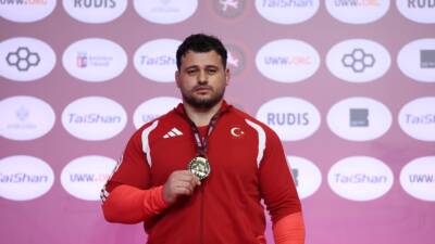 ARNAVUTLUK / TEKHA Milli güreşçi Rıza Kayaalp, Arnavutluk’un başkenti Tiran’da