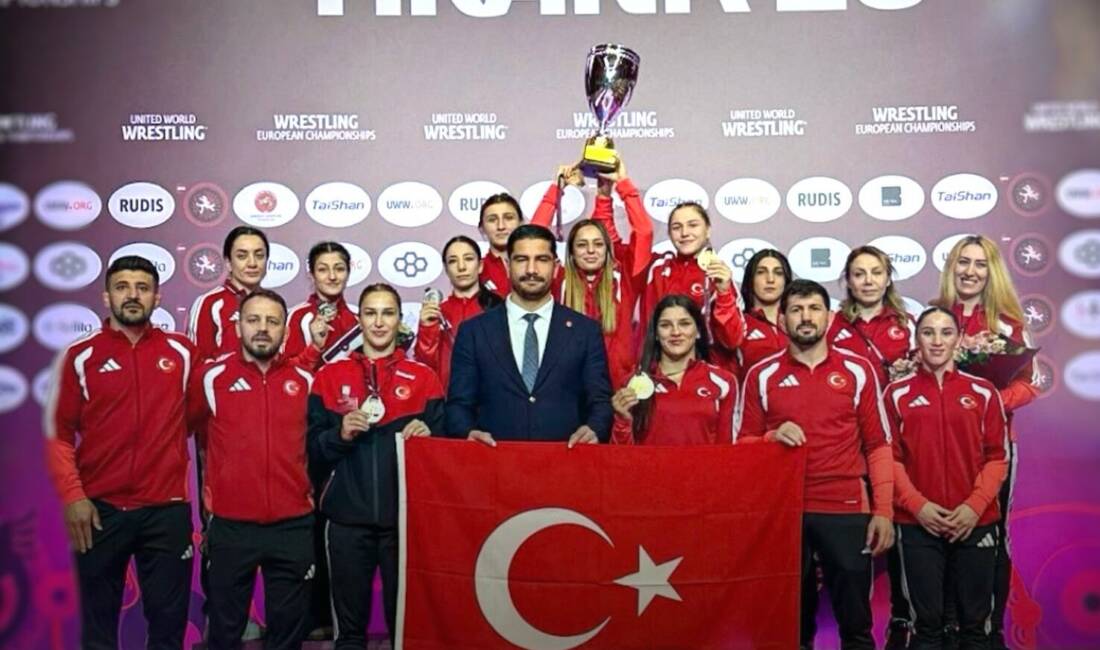 Arnavutluk’un başkenti Tiran’da düzenlenen Avrupa Güreş Şampiyonası’nda Türk kadın milli