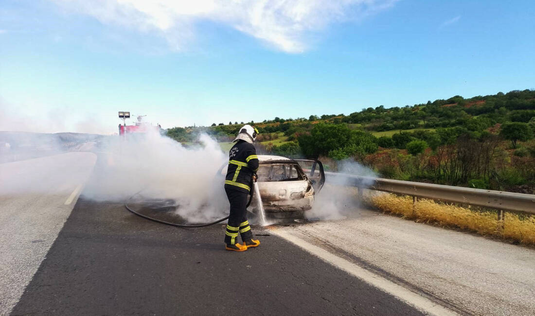 Gaziantep’in Nurdağı ilçesinde, Tarsus-Adana-Gaziantep (TAG) Otoyolu’nda seyir halindeyken motor bölümünden