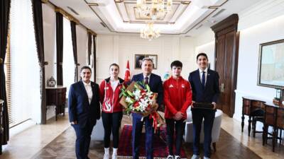 İzmir Valisi Süleyman Elban Genç Sporcuları Makamında Kabul Etti İZMİR