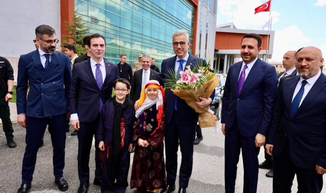 BİTLİS / TEKHA Sağlık Bakanı Prof. Dr. Kemal Memişoğlu, bir