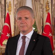 İSTANBUL / TEKHA İstanbul Valisi Davut Gül, şehirdeki sahipsiz hayvan