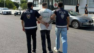 Muğla Dalaman Havalimanı’nda polis ekipleri tarafından gerçekleştirilen denetimlerde, hakkında çeşitli