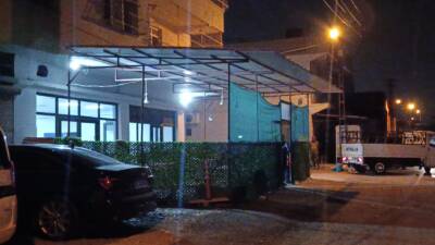 Adana’da bir kahvehaneye giren şüpheli, içeridekilere tabancayla rastgele ateş açması