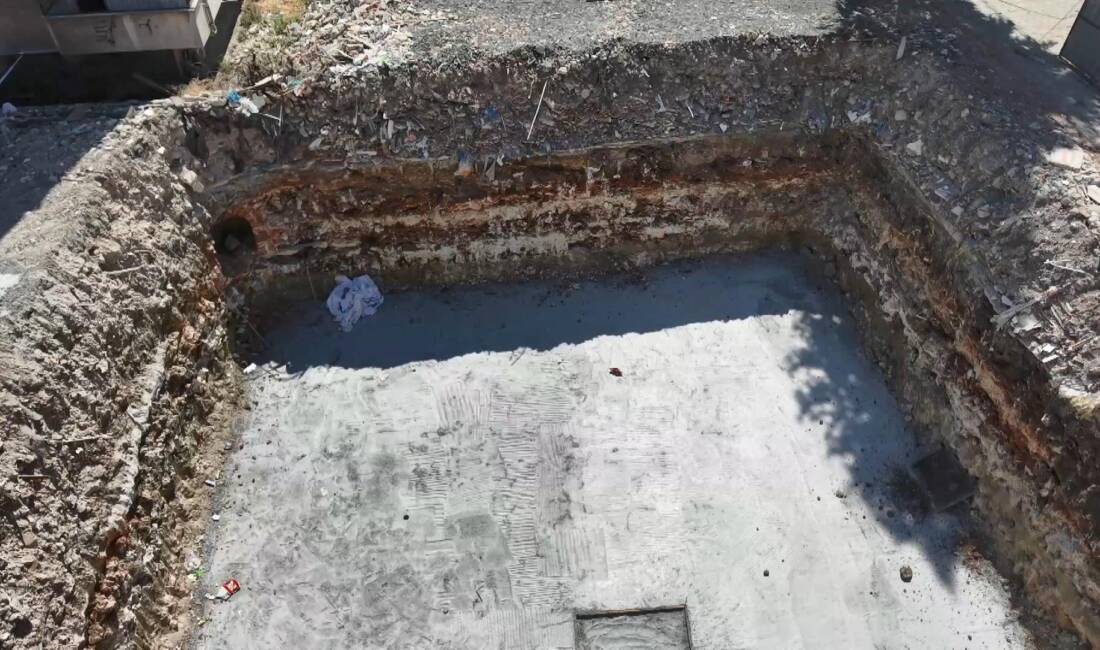 İstanbul’un Bahçelievler ilçesinde, kentsel dönüşüm kapsamındaki bir inşaatın temel kazısı