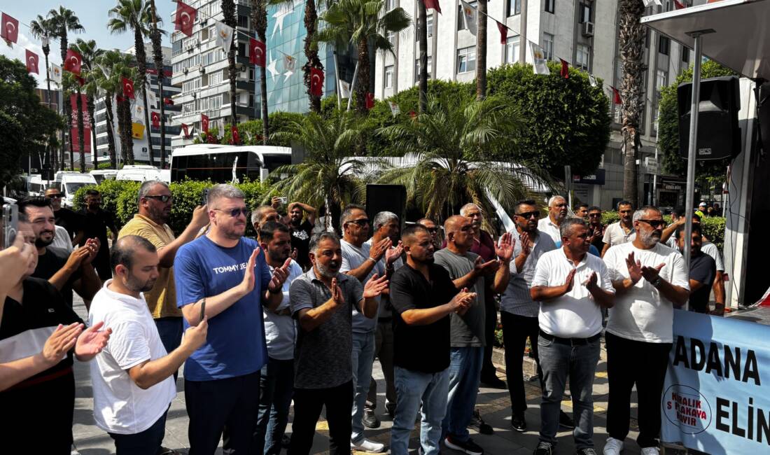 Adana’da Büyükşehir Belediyesi’nin yeni servis plakası ihale kararına tepki göstermek