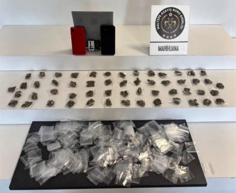 İSTANBUL / TEKHA Maltepe’de uyuşturucu maddeleri ikamet ettiği evin penceresinden